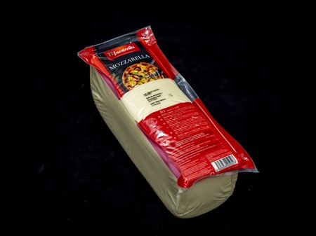 Mozzarella Block fast vikt 4x2,49 =9,96 Eurial